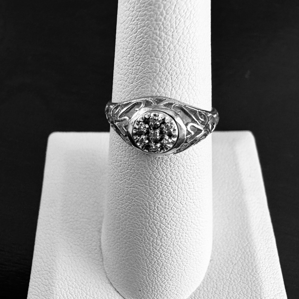 10K White Gold Vintage Art Deco Scroll Filligree Ring size 7 ornate dainty